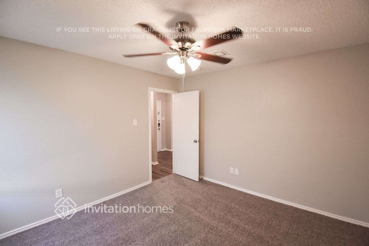 1202 Leeward Ln - Photo 6 of 11