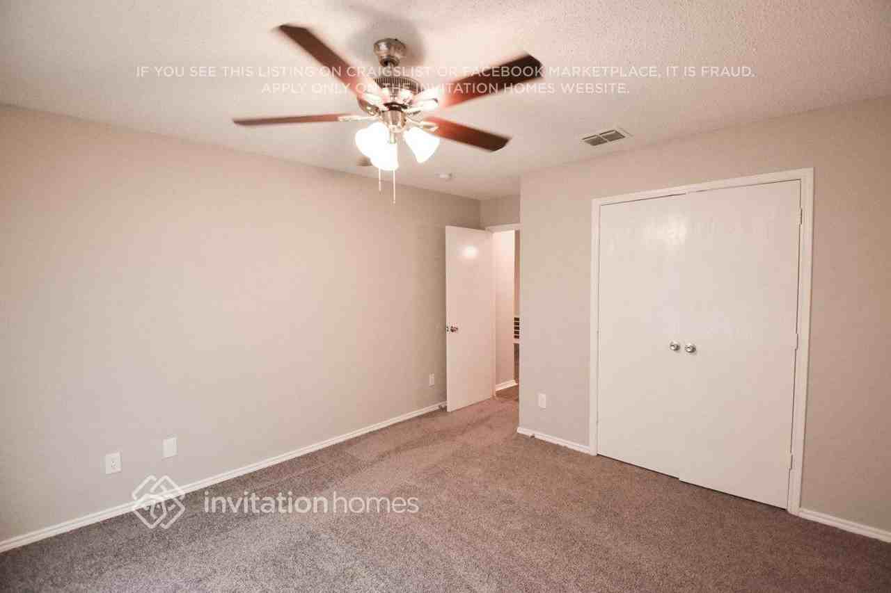 1202 Leeward Ln - Photo 7 of 11