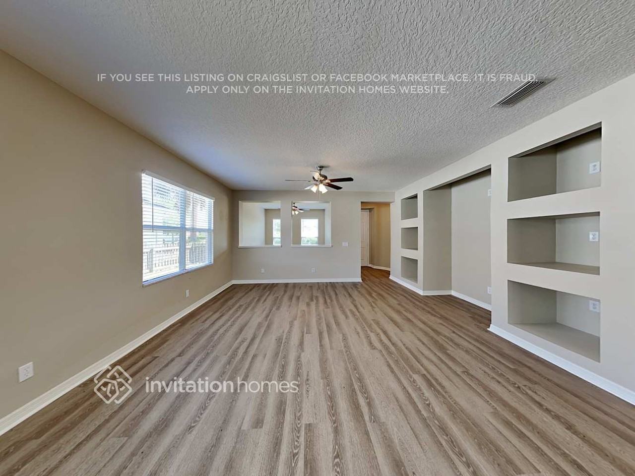 985 Riviera Point Dr - Photo 3 of 19