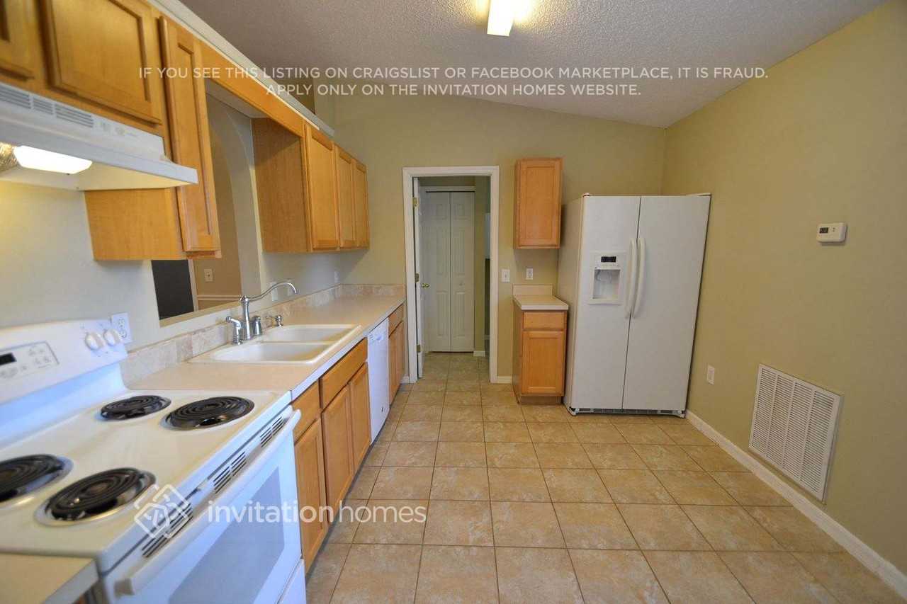 3722 Stonefield Dr - Photo 3 of 8