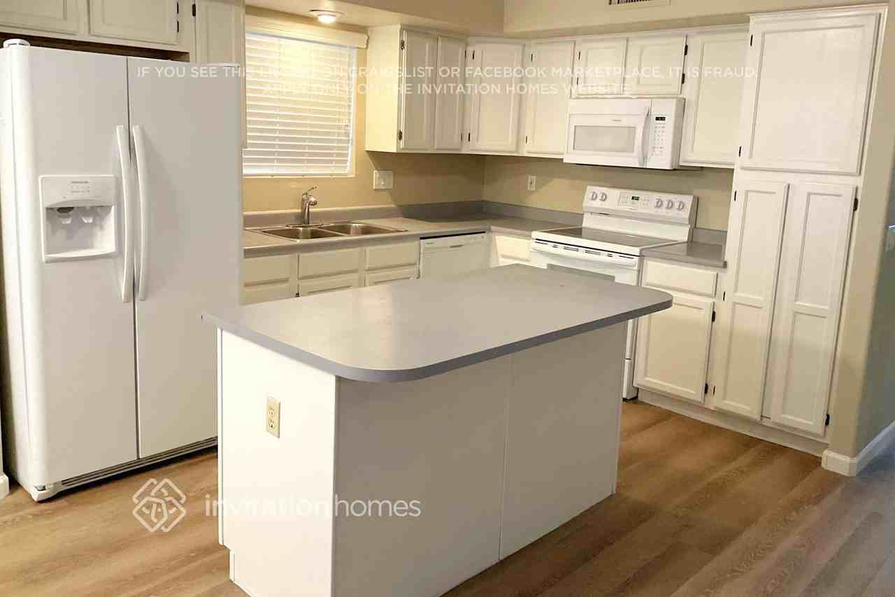 4103 E Arbor Ave - Photo 3 of 15