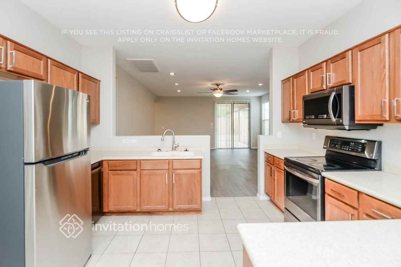 3185 W Dancer Ln - Photo 5 of 16