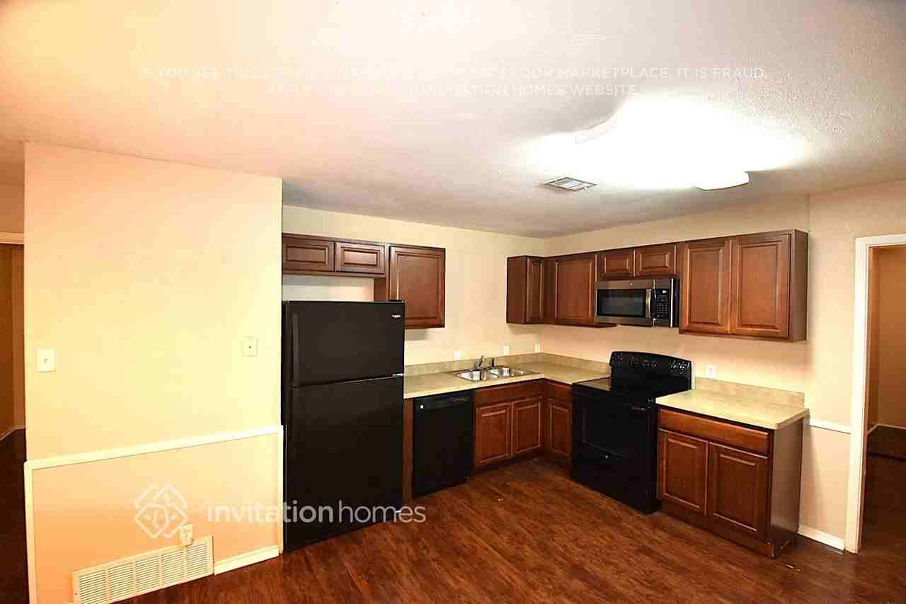202 Jefflyn Ct - Photo 3 of 9