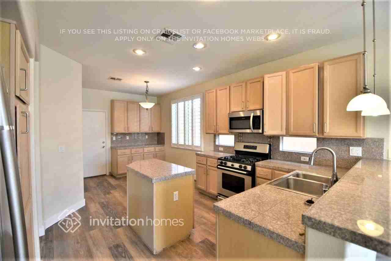 10100 Crest Brook Pl - Photo 6 of 23