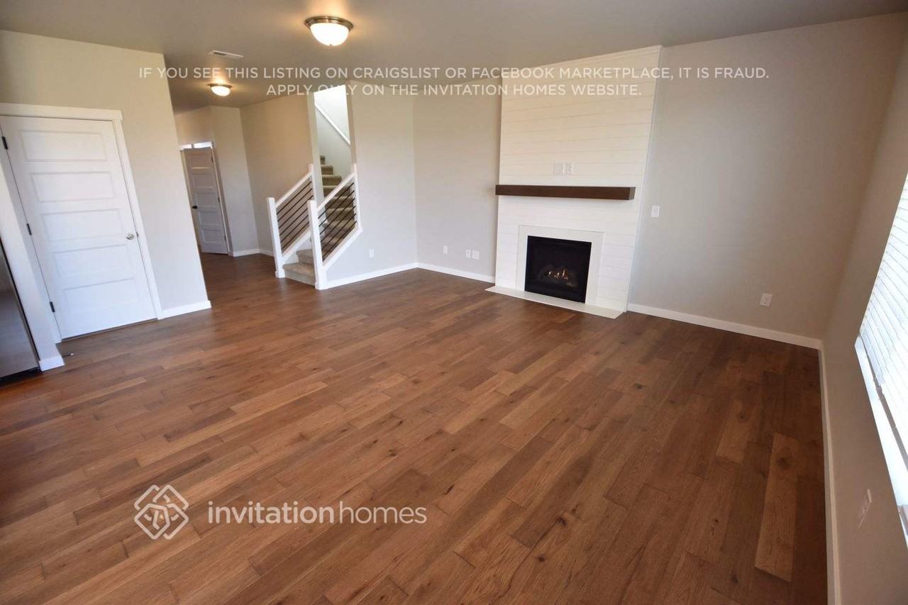 4700 61st Dr Ne - Photo 2 of 10