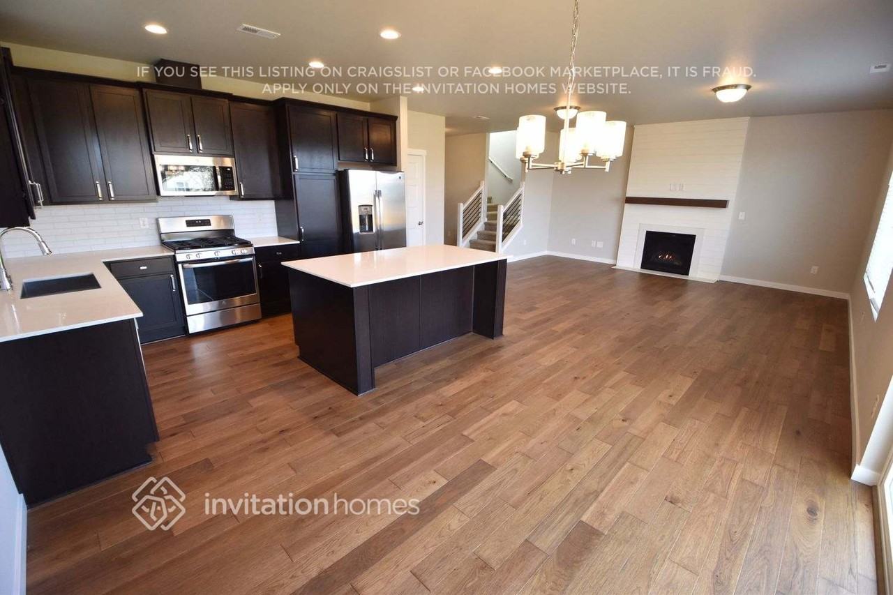 4700 61st Dr Ne - Photo 3 of 10