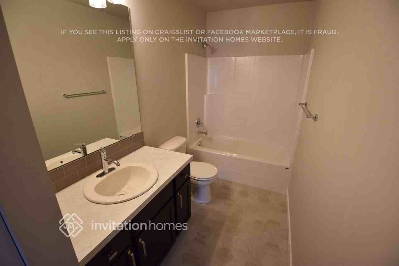4700 61st Dr Ne - Photo 7 of 10