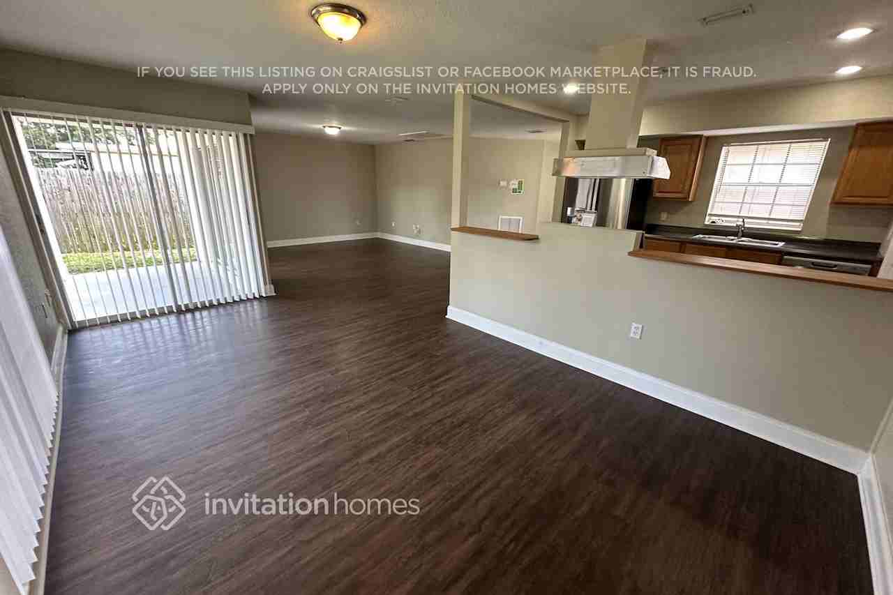 614 W Windhorst Rd - Photo 3 of 9