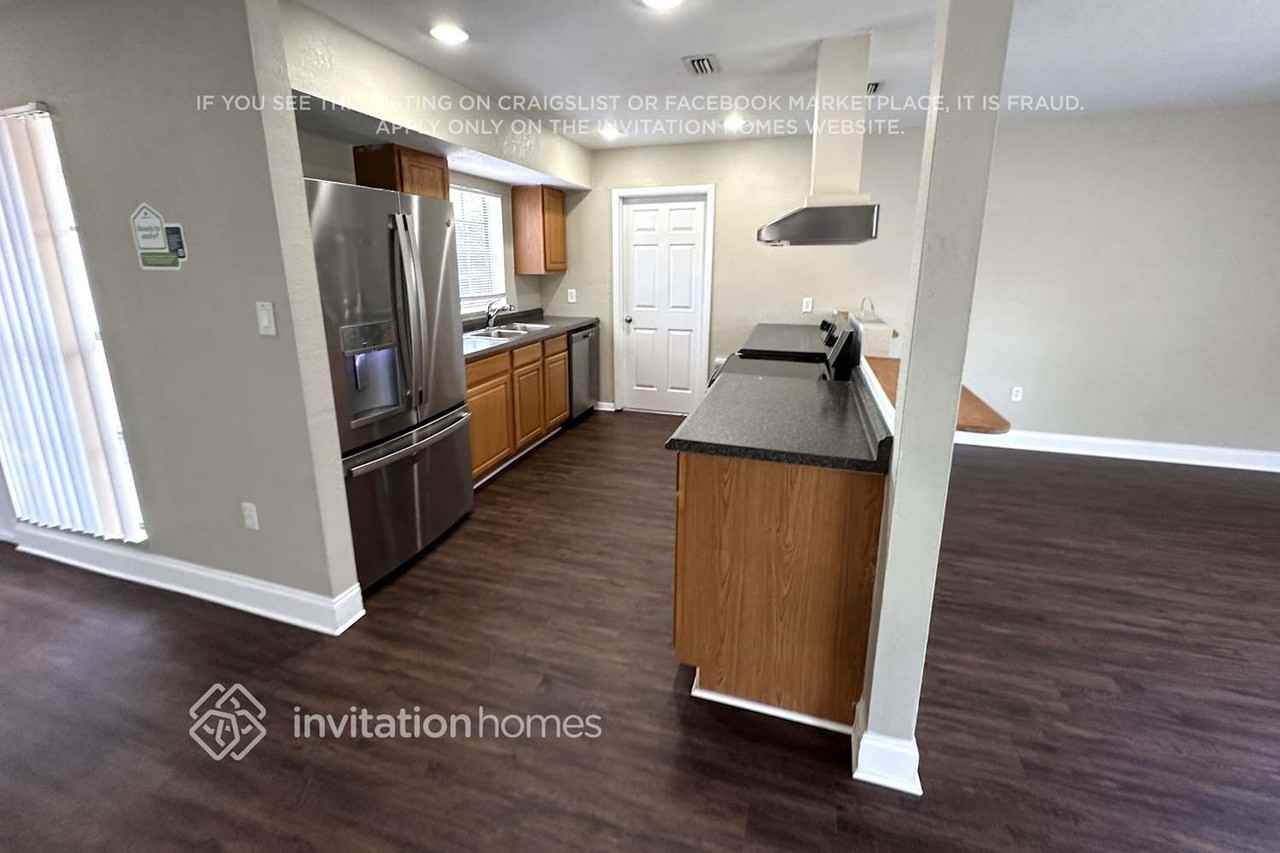 614 W Windhorst Rd - Photo 4 of 9