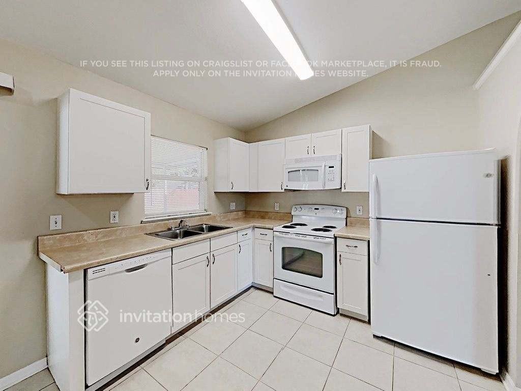 641 Stevelynn Cir - Photo 3 of 15