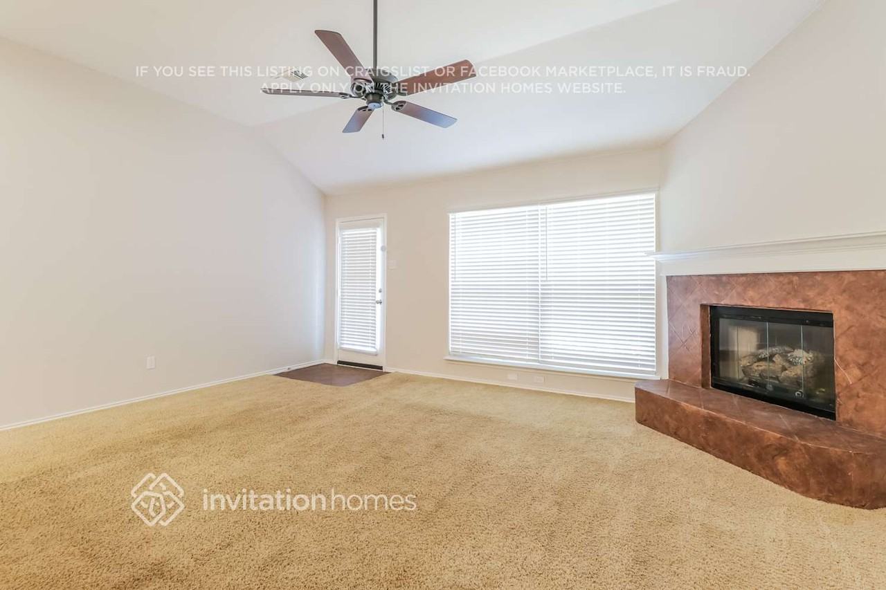 606 Ember Ln - Photo 2 of 17