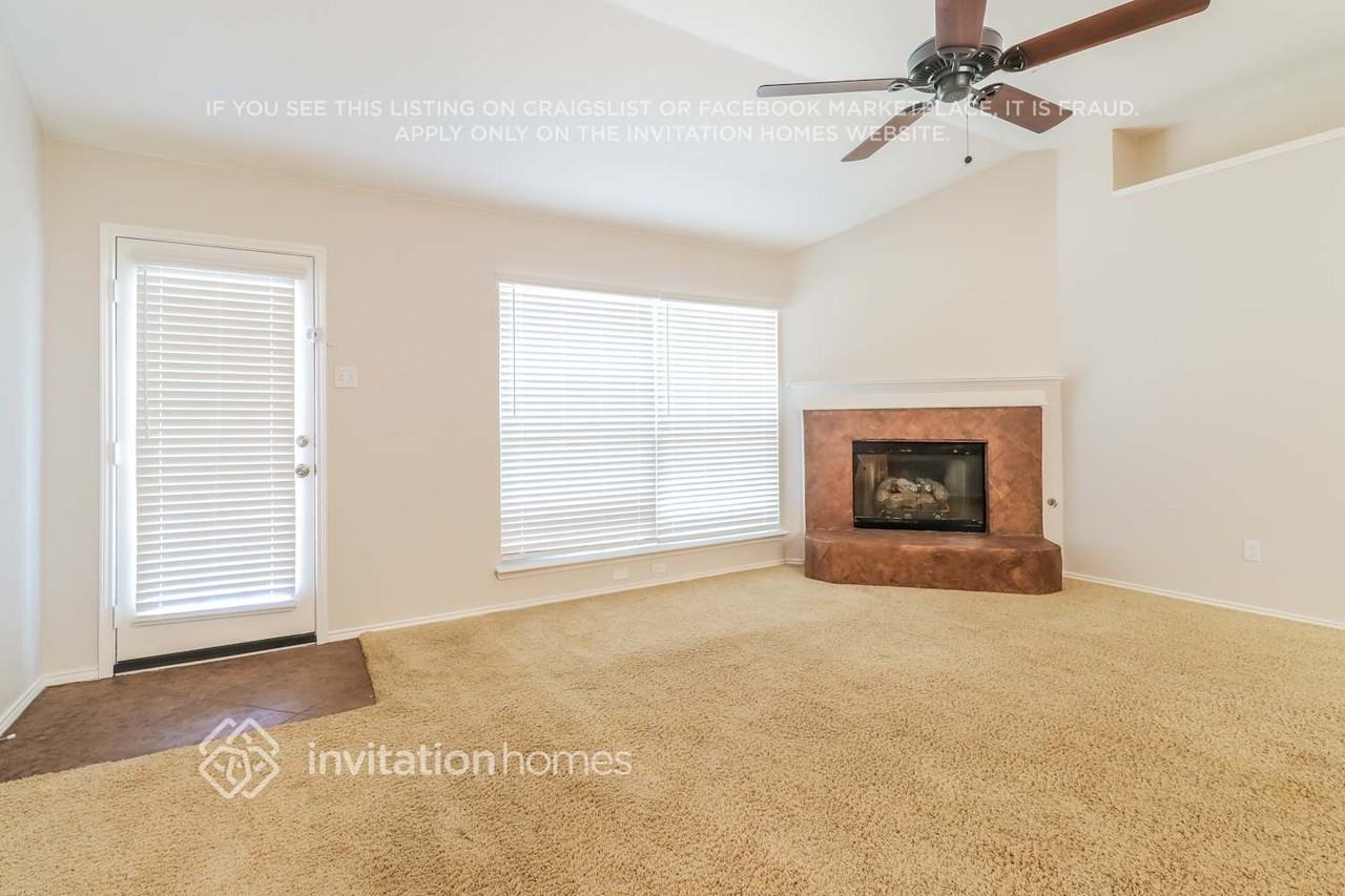 606 Ember Ln - Photo 3 of 17