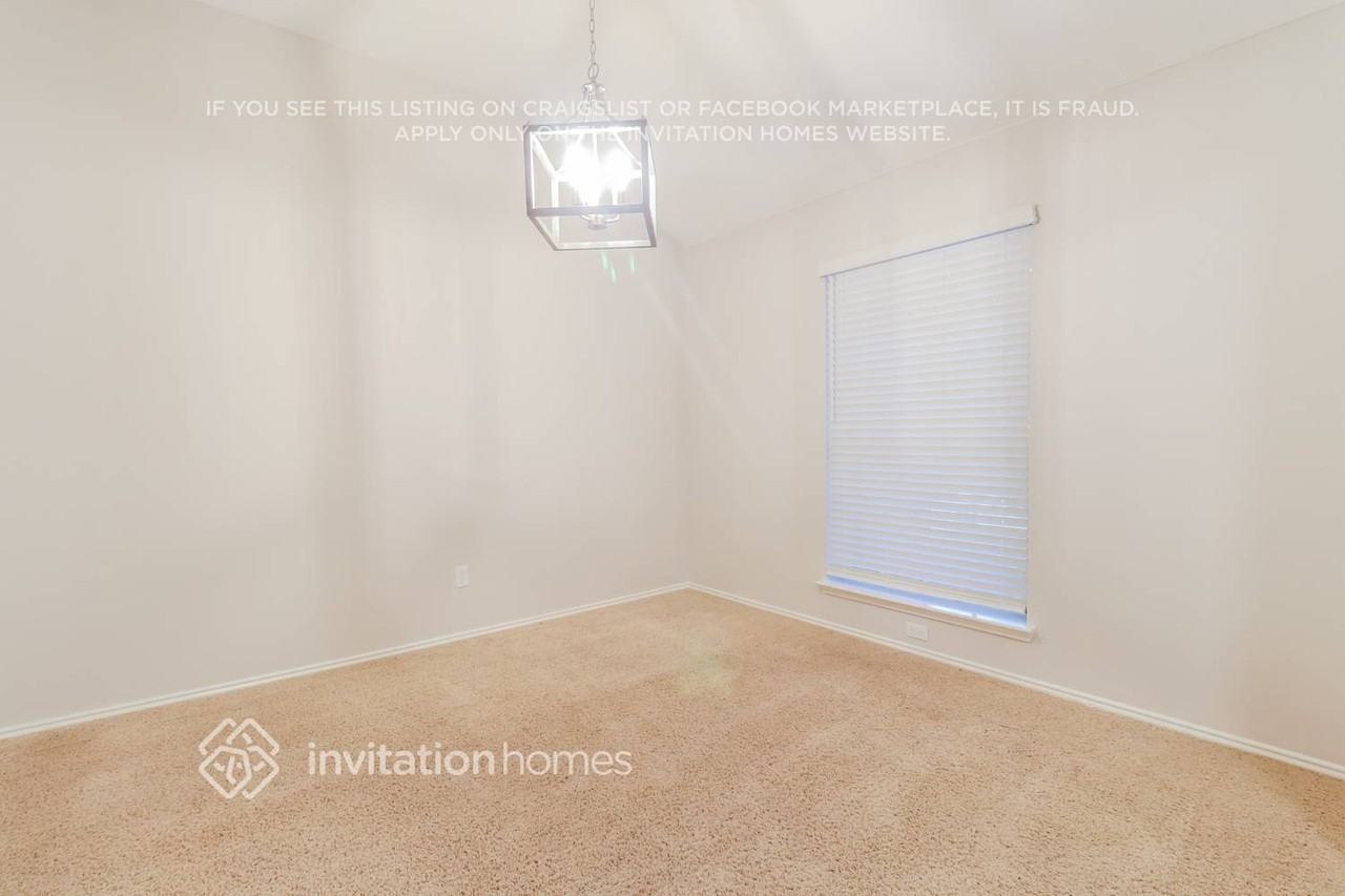 606 Ember Ln - Photo 5 of 17
