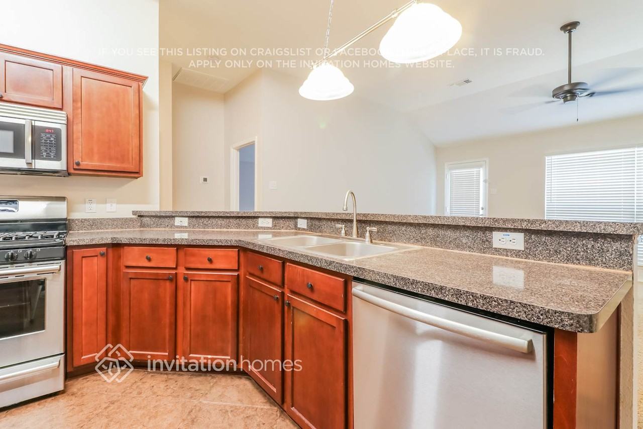 606 Ember Ln - Photo 7 of 17