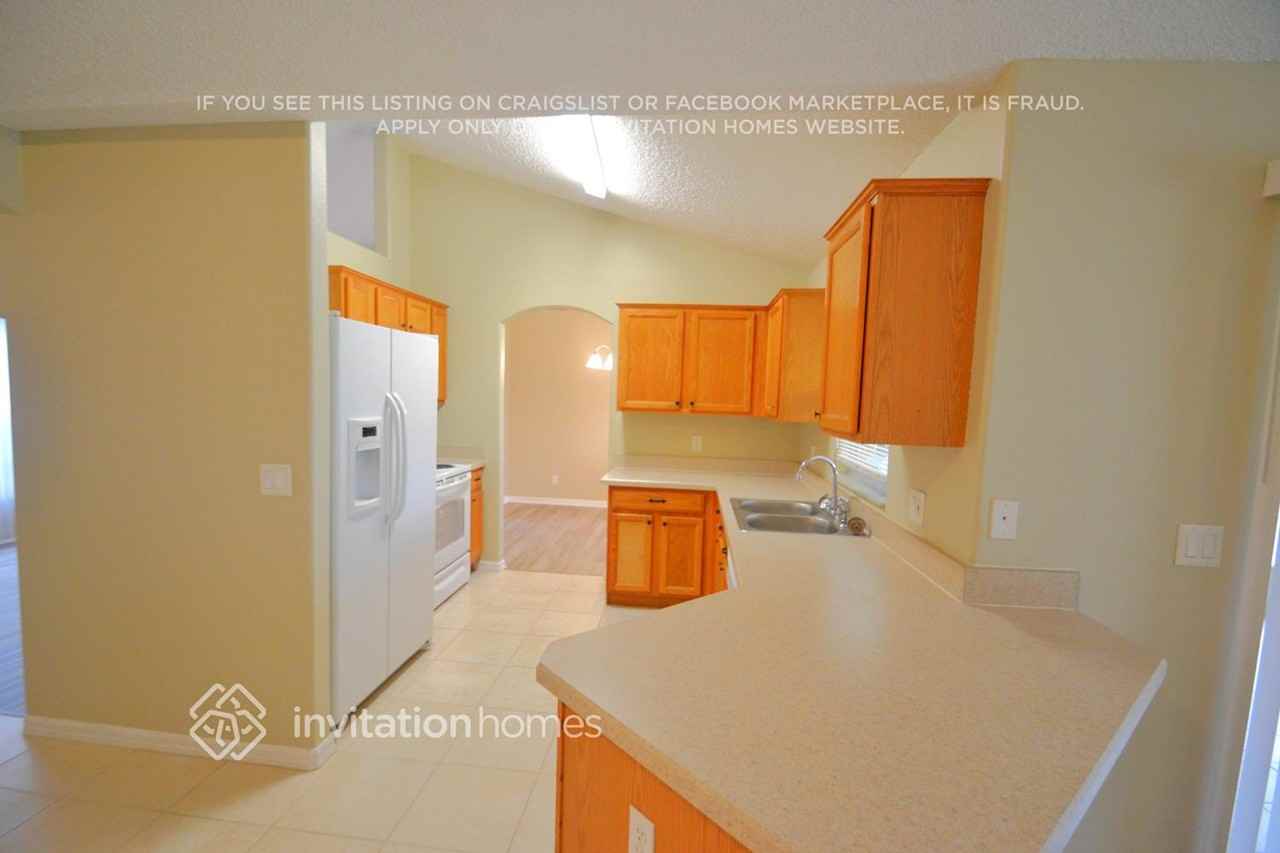 1942 Kirkwood St - Photo 3 of 8