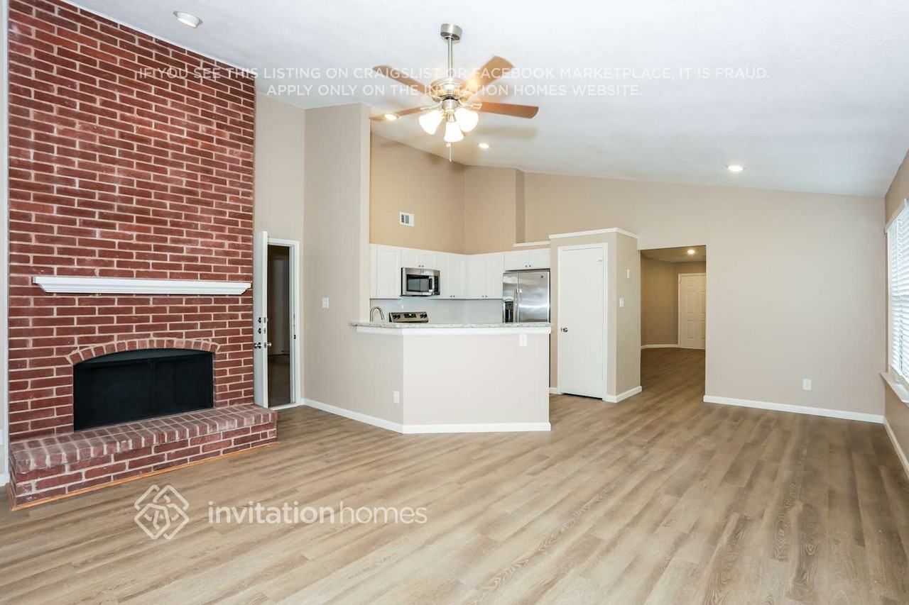 526 Sims Dr - Photo 3 of 17