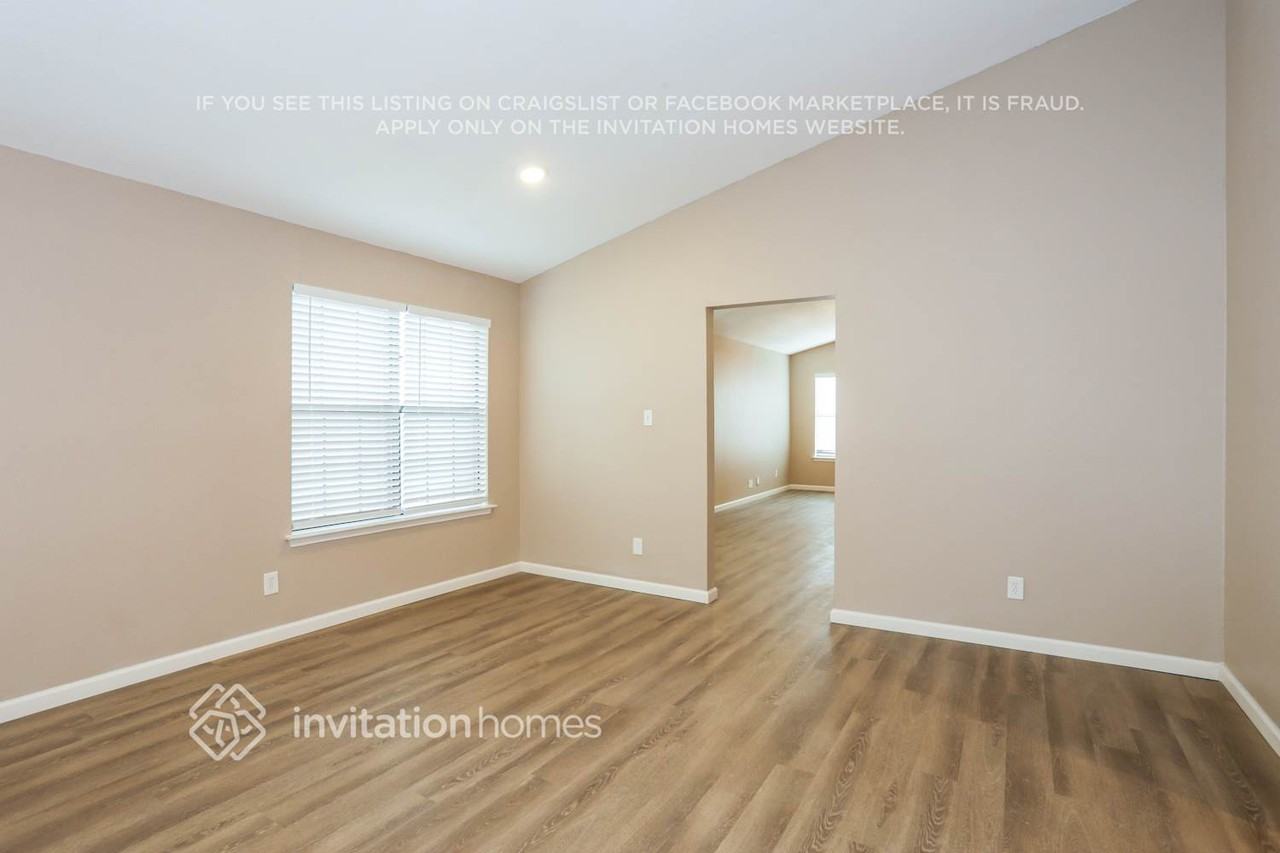 526 Sims Dr - Photo 5 of 17