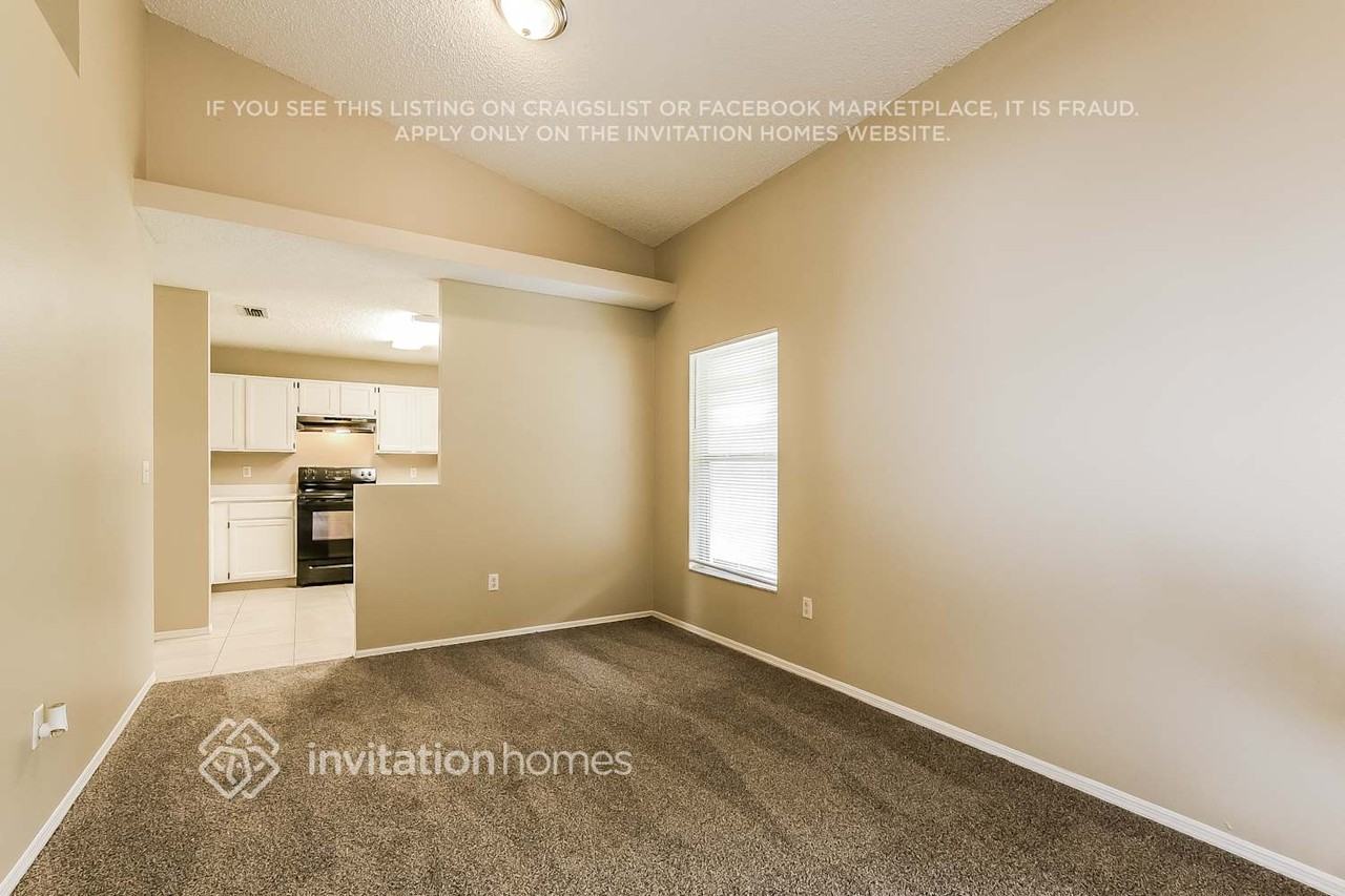 435 Country Wood Cir - Photo 4 of 17