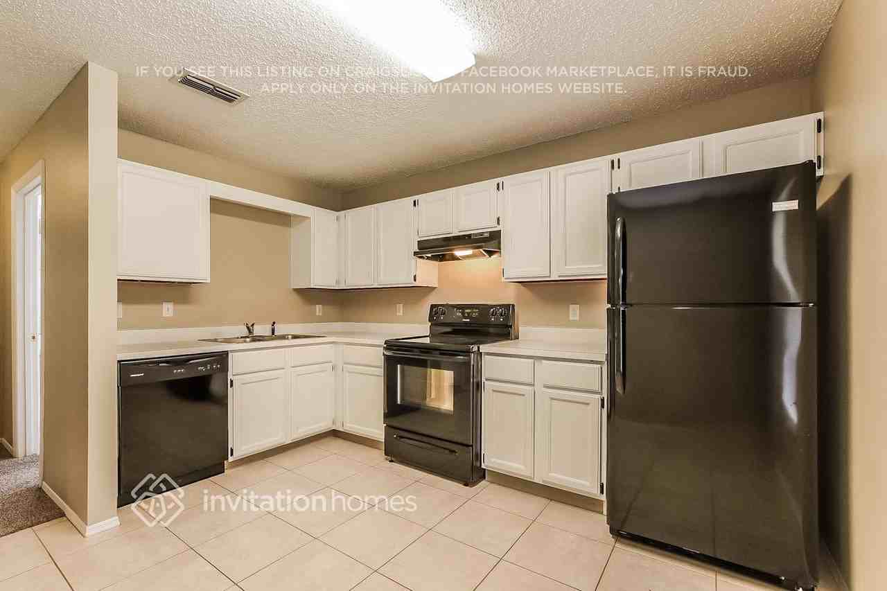 435 Country Wood Cir - Photo 5 of 17