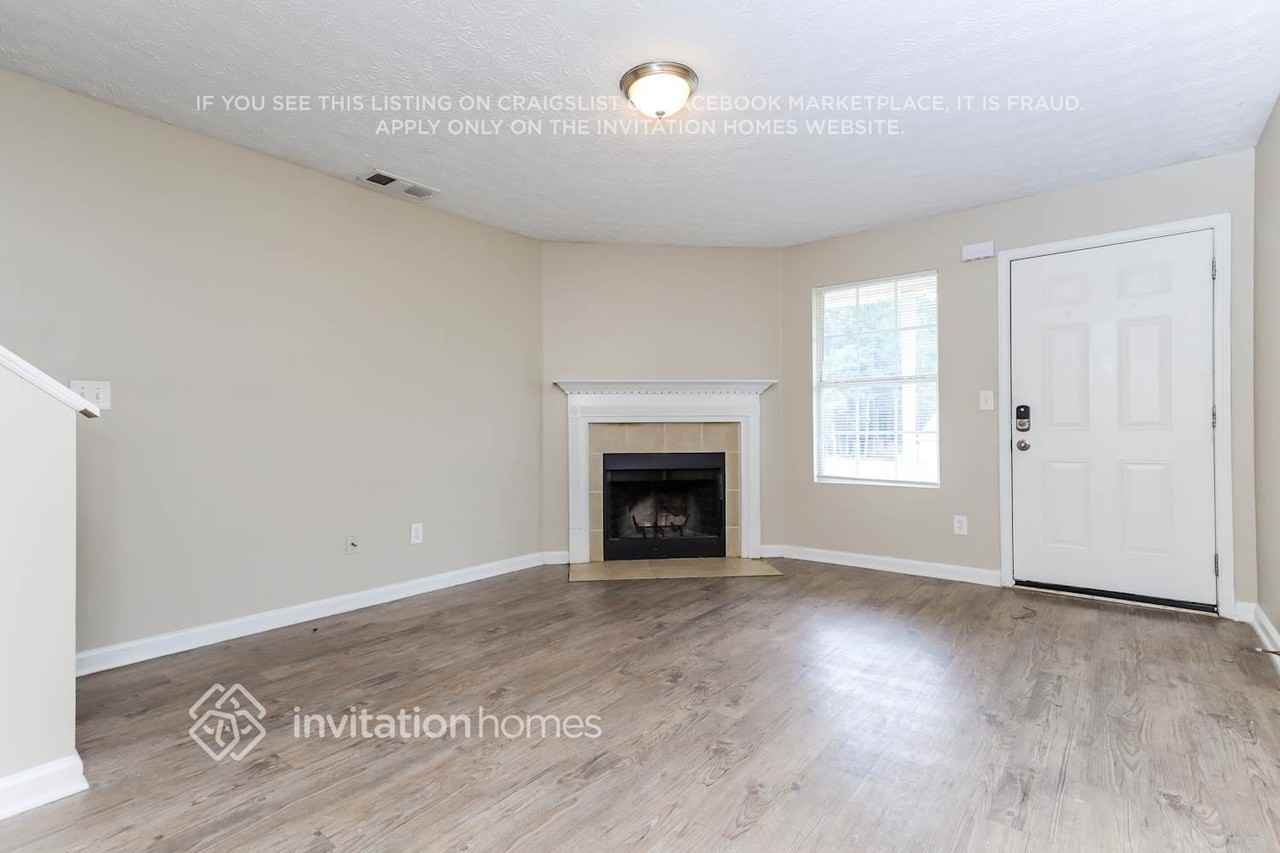 727 Trickle Ln - Photo 4 of 18