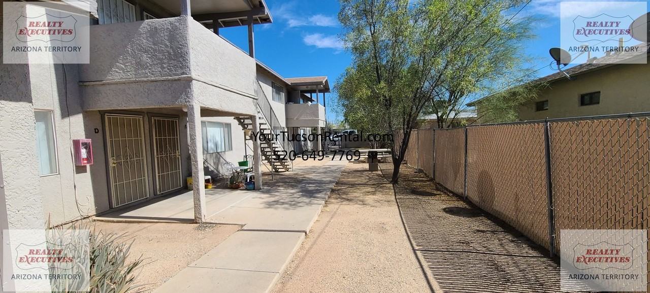 916 S 4th Avenue - Photo 3 of 4