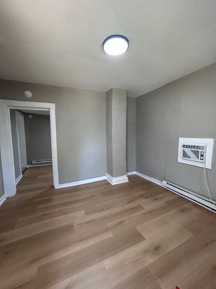 1419 1419 E 49th St Rear House - Photo 2 of 5