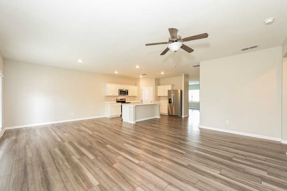 49 Hyde Park - Photo 5 of 17