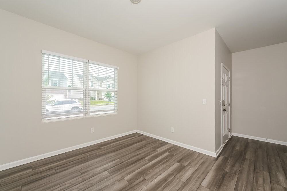 49 Hyde Park - Photo 6 of 17