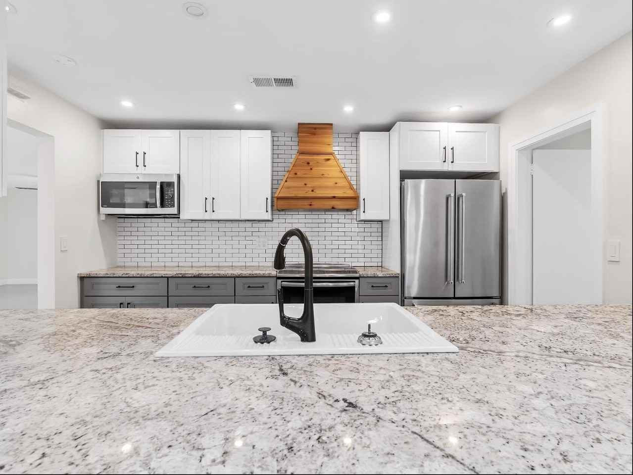 909 Se 14th Dr - Photo 6 of 31