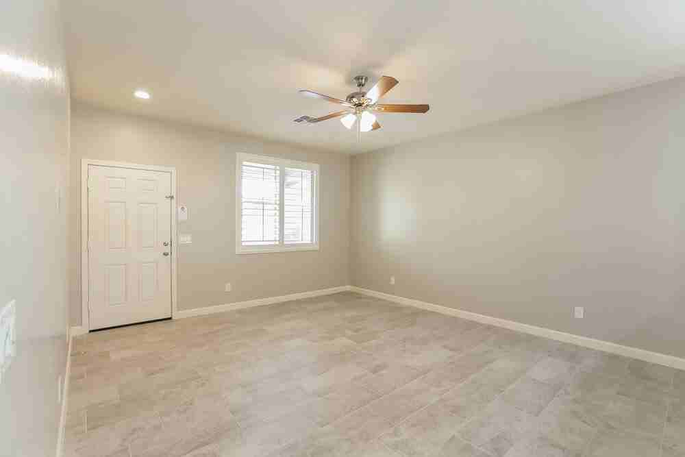 7325 W Magnolia St - Photo 3 of 16