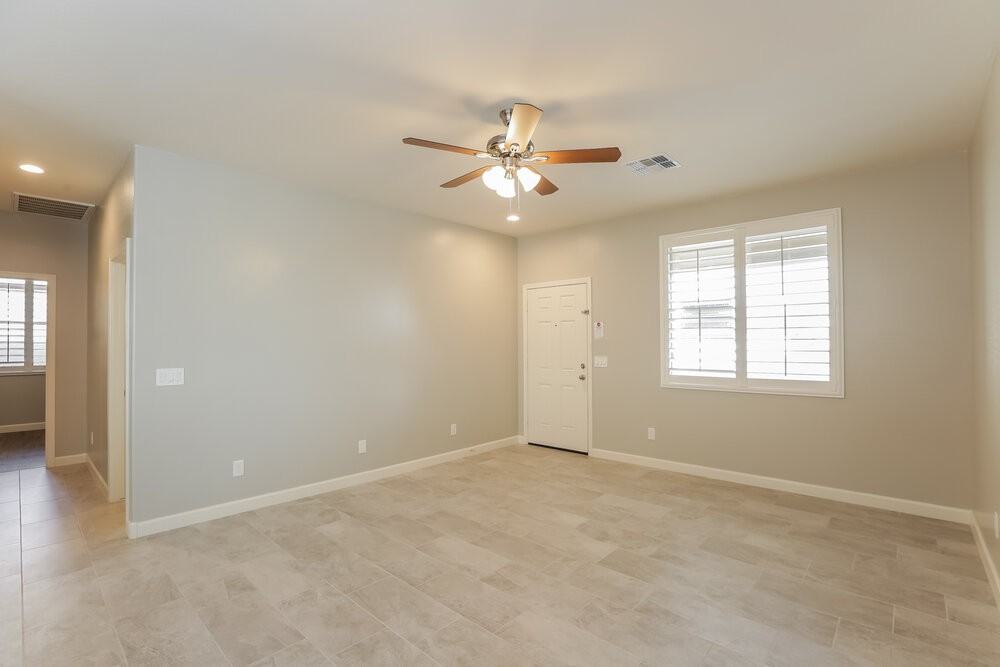 7325 W Magnolia St - Photo 4 of 16