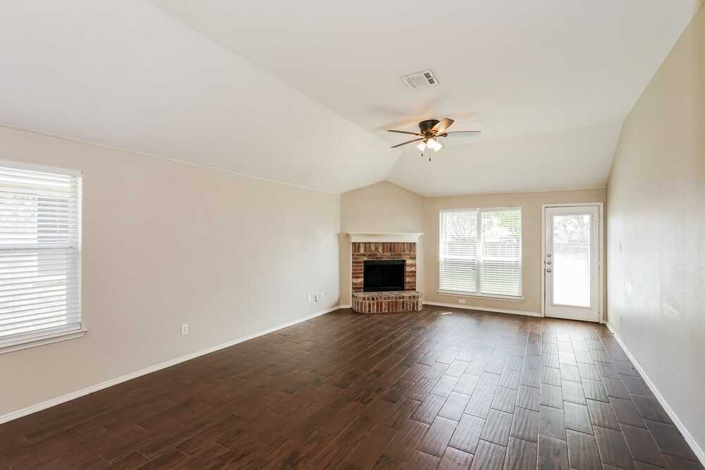 1320 Sierra Blanca Dr - Photo 3 of 16