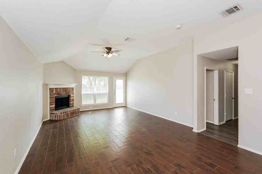 1320 Sierra Blanca Dr - Photo 4 of 16