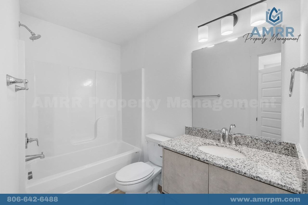 870 States Ave - Photo 4 of 28