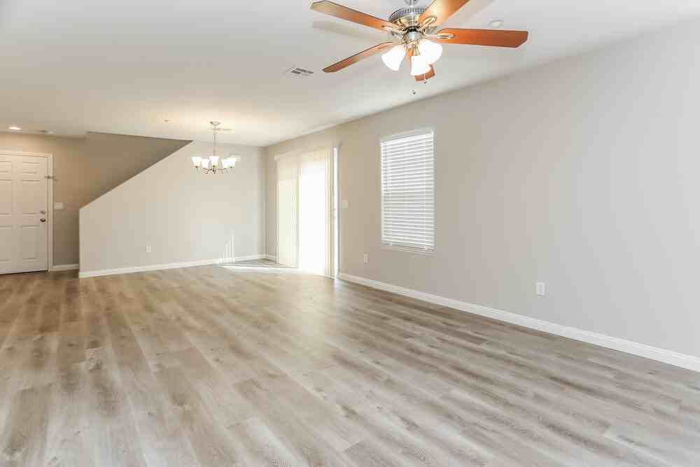 10713 Mystic Shore Ave - Photo 4 of 17