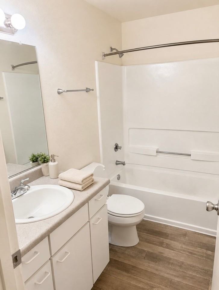 Willow Creek Apartments - Photo 6 of 18
