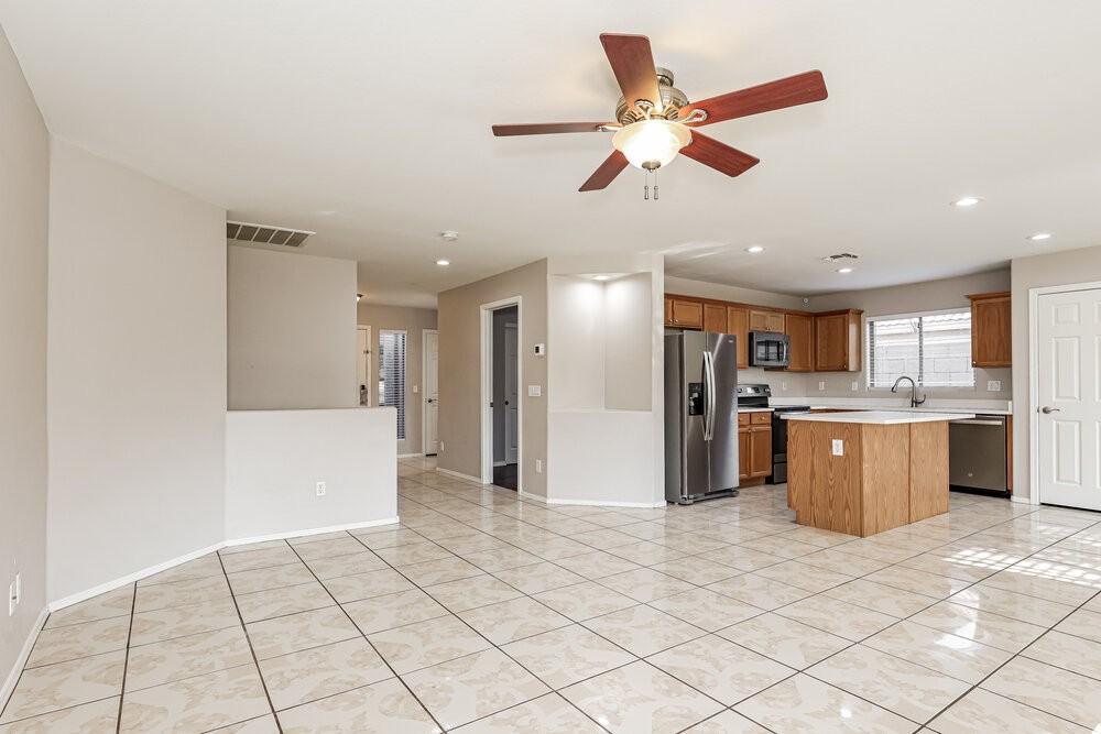 4218 N 92nd Ln - Photo 4 of 16