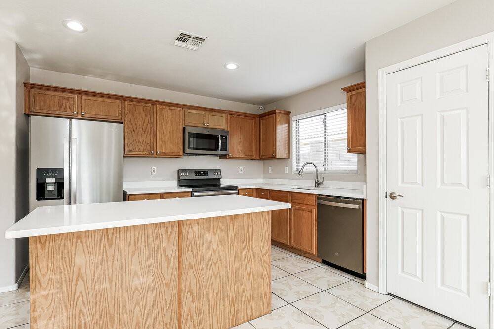 4218 N 92nd Ln - Photo 6 of 16
