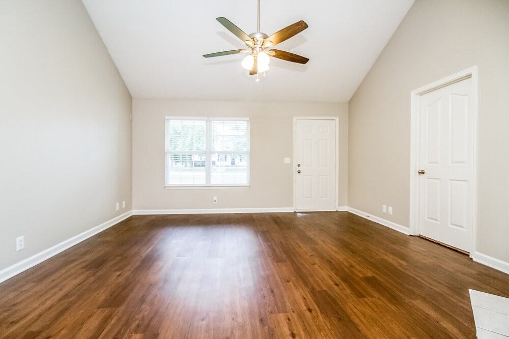 2918 Weybridge Dr - Photo 3 of 16