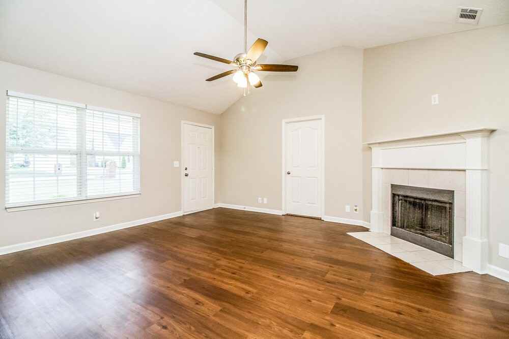 2918 Weybridge Dr - Photo 4 of 16