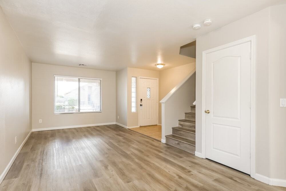 11114 W Windsor Ave - Photo 4 of 17