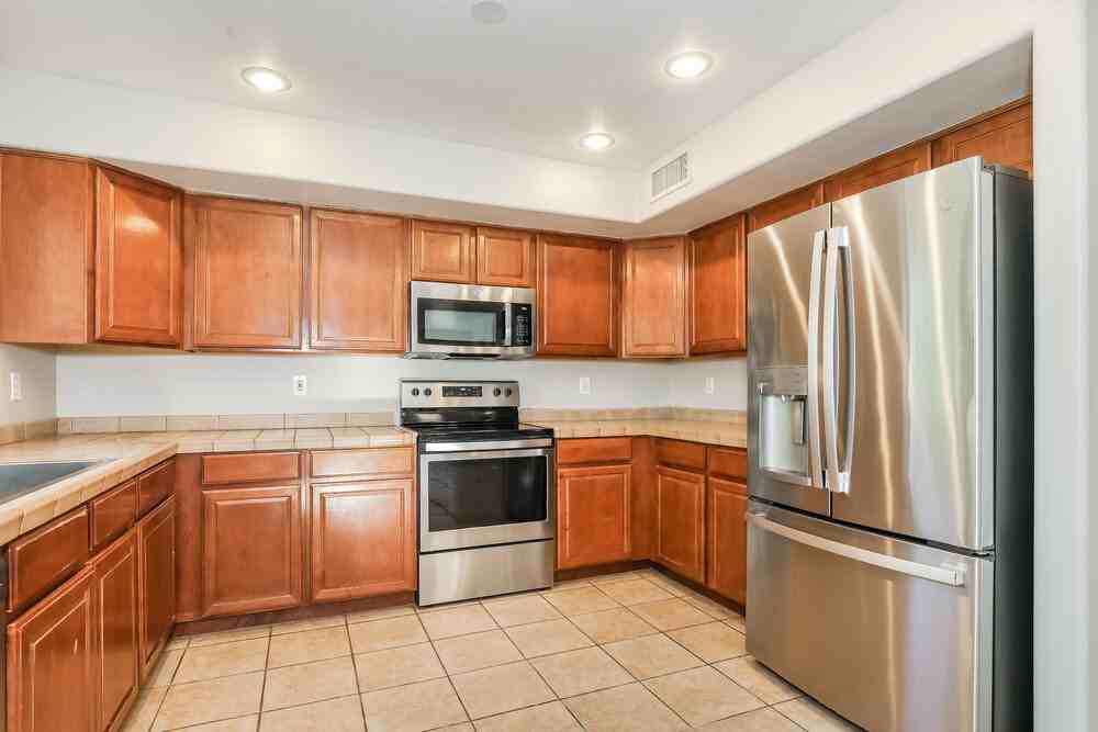 11114 W Windsor Ave - Photo 7 of 17