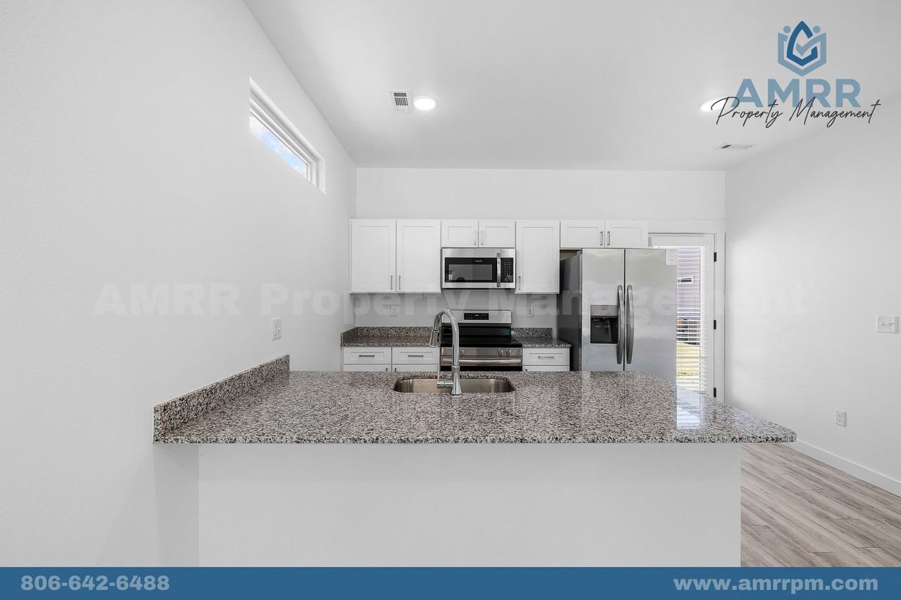 891 States Ave - Photo 7 of 27