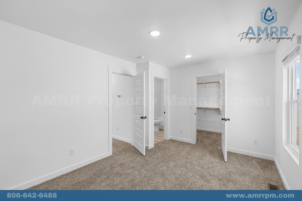 1050 States Ave - Photo 4 of 29