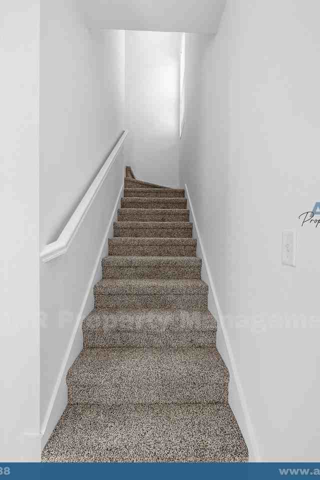 1050 States Ave - Photo 5 of 29