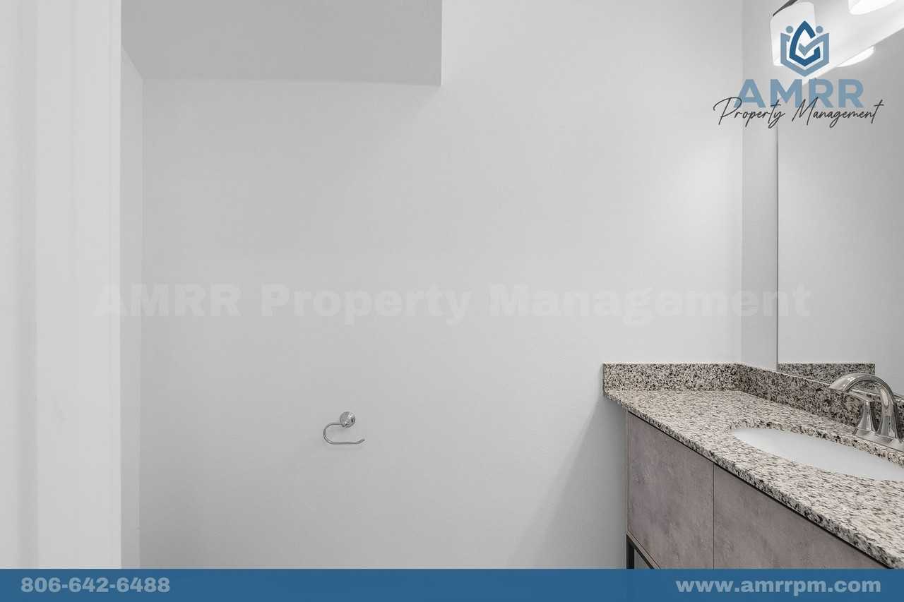 1050 States Ave - Photo 6 of 29
