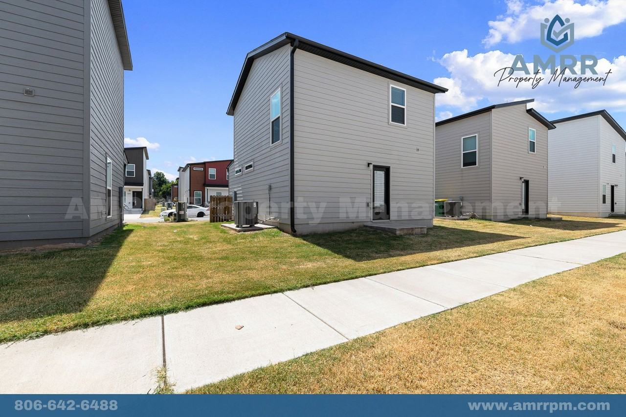 1080 Indiana Ave - Photo 4 of 21