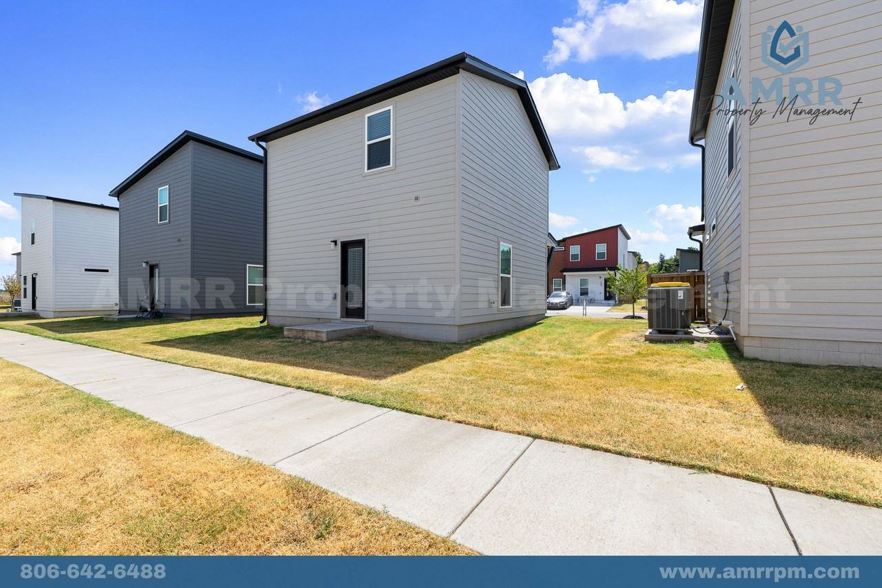 1080 Indiana Ave - Photo 7 of 21
