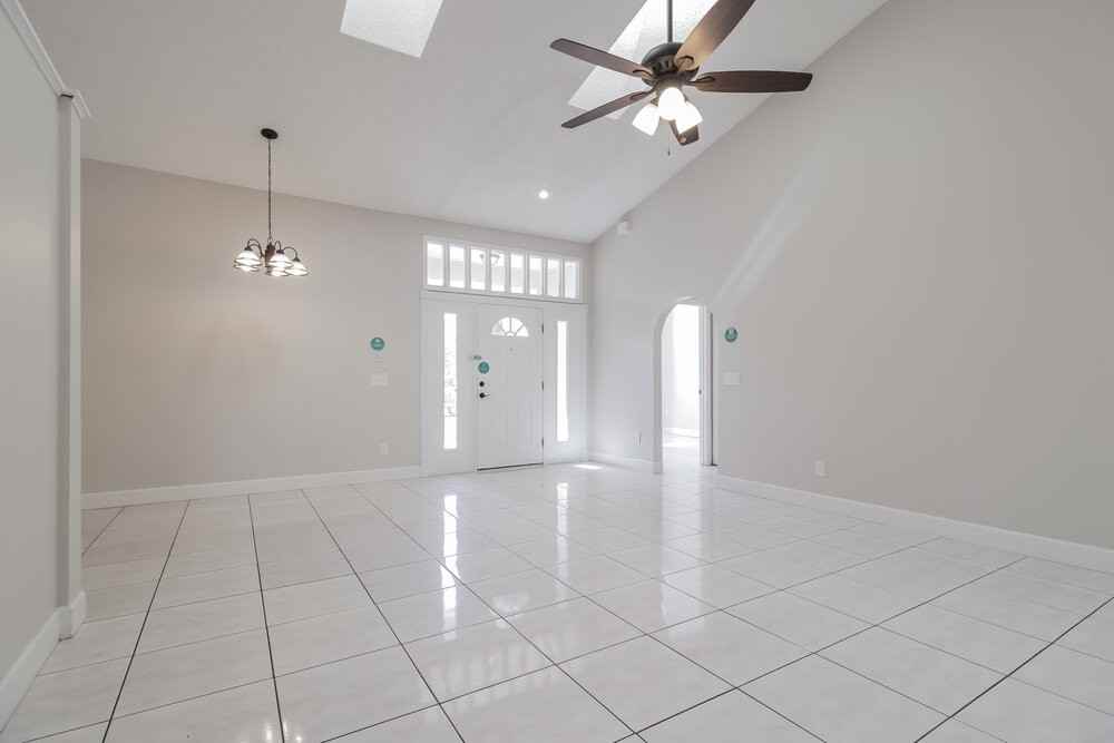 1056 Covington St - Photo 4 of 15