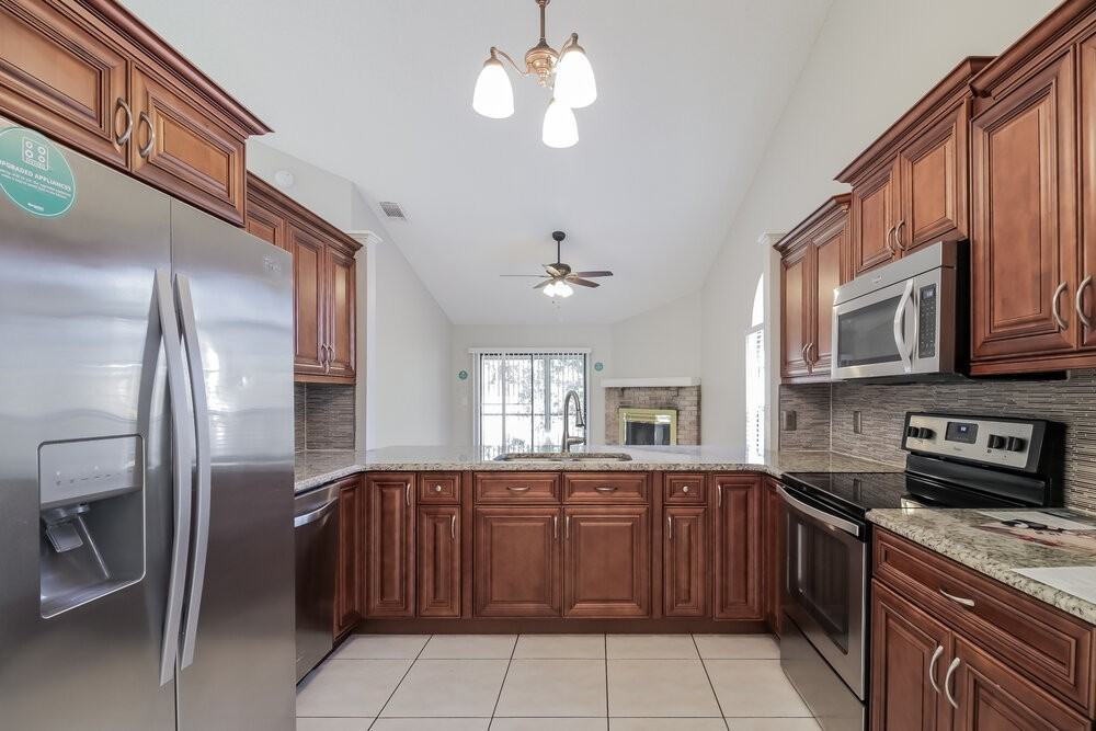 1056 Covington St - Photo 5 of 15